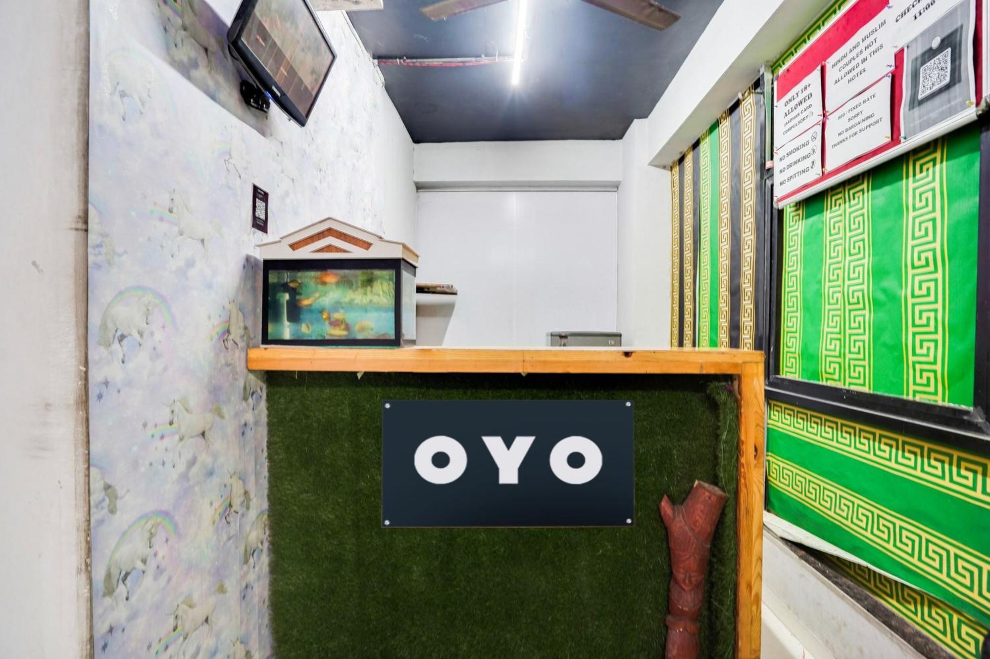Hotel O Day Night Rooms Surat Exterior foto